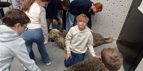 Powiększ grafikę: Uczniowie podczas zajęć