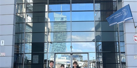 Powiększ grafikę: Uczniowie podczas konferencji