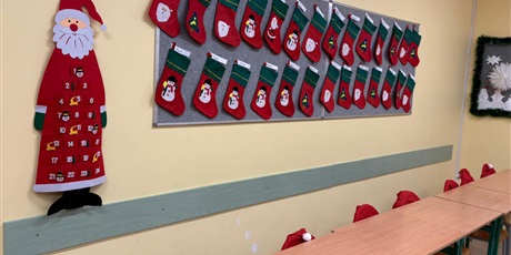 Powiększ grafikę: Dekoracje świąteczne w sali