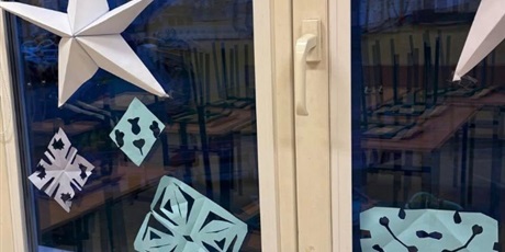 Powiększ grafikę: Dekoracje świąteczne w sali