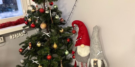 Powiększ grafikę: Dekoracje świąteczne w sali