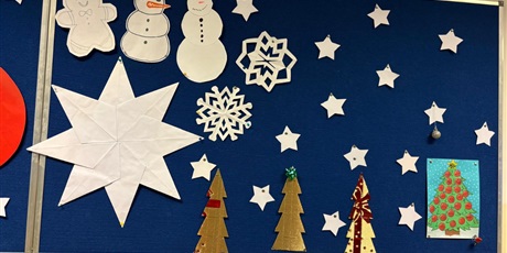 Powiększ grafikę: Dekoracje świąteczne w sali