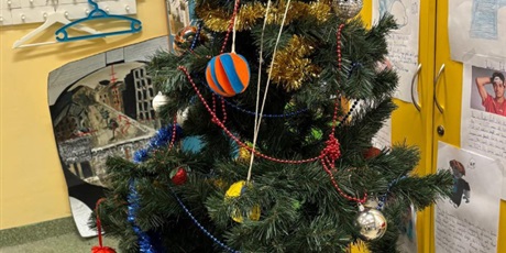 Powiększ grafikę: Dekoracje świąteczne w sali