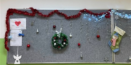 Powiększ grafikę: Dekoracje świąteczne w sali