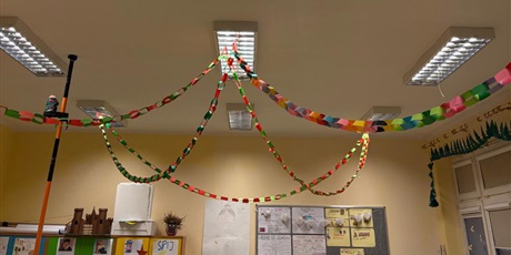 Powiększ grafikę: Dekoracje świąteczne w sali