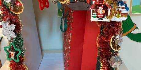 Powiększ grafikę: Dekoracje świąteczne w sali