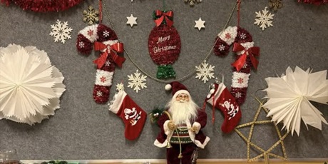 Powiększ grafikę: Dekoracje świąteczne w sali