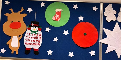 Powiększ grafikę: Dekoracje świąteczne w sali