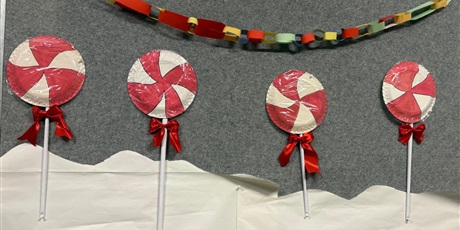 Powiększ grafikę: Dekoracje świąteczne w sali