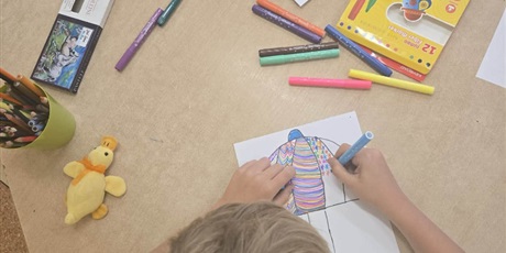 Powiększ grafikę: Uczniowie podczas zajęć w świetlicy