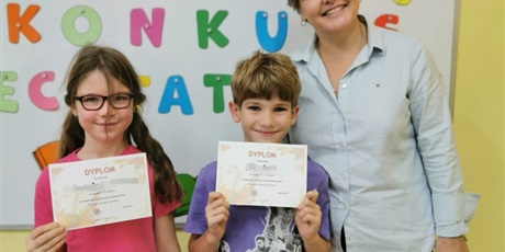 Powiększ grafikę: Uczniowie podczas konkursu.