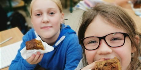 Powiększ grafikę: Uczniowie podczas zajęć