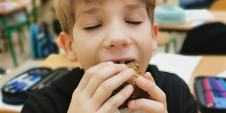 Powiększ grafikę: Uczniowie podczas zajęć