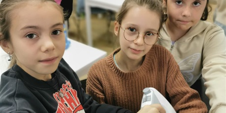 Powiększ grafikę: Uczniowie podczas zajęć