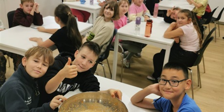 Powiększ grafikę: Uczniowie podczas zajęć