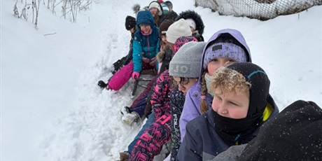 Powiększ grafikę: Klasa podczas wycieczki.