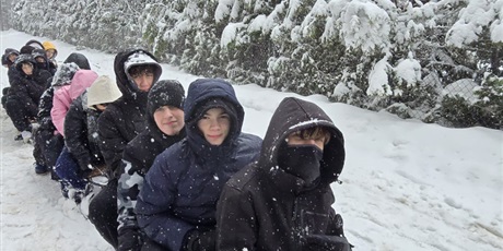 Powiększ grafikę: Klasa podczas wycieczki.