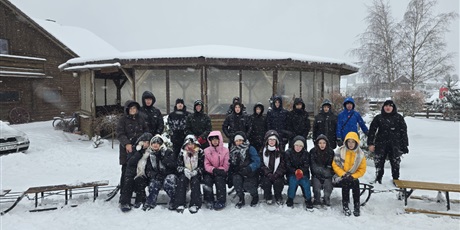 Powiększ grafikę: Klasa podczas wycieczki.