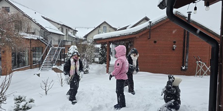 Powiększ grafikę: Klasa podczas wycieczki.