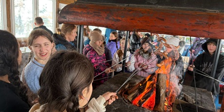 Powiększ grafikę: Klasa podczas wycieczki.