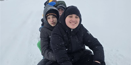 Powiększ grafikę: Klasa podczas wycieczki.