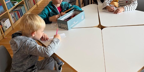 Powiększ grafikę: Lekcja biblioteczna dla dzieci z punktu przedszkolnego