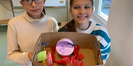 Powiększ grafikę: Uczniowie podczas zajęć