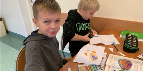 Powiększ grafikę: Uczniowie podczas zajęć