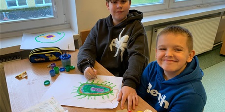 Powiększ grafikę: Uczniowie podczas zajęć