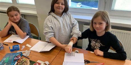 Powiększ grafikę: Uczniowie podczas zajęć.