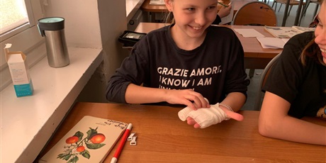 Powiększ grafikę: Uczniowie podczas zajęć.