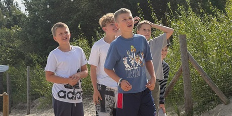 Powiększ grafikę: Lekcja wychowania fizycznego w klasie 5a