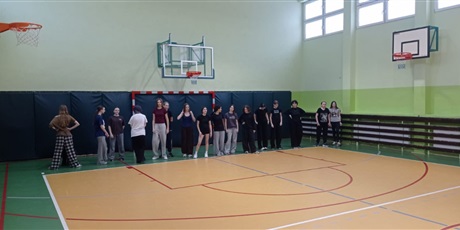 Powiększ grafikę: Dzieci podczas wyjścia do piekarni