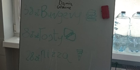 Powiększ grafikę: Lekcja wf-u w pracowni kulinarnej
