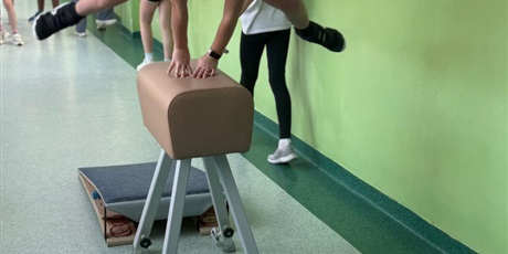 Powiększ grafikę: Lekcja wuefu w 5a