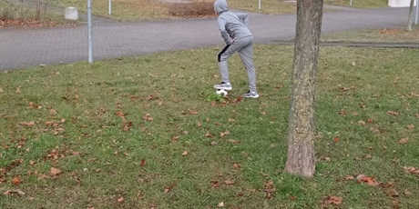 Powiększ grafikę: Lekcja wychowania fizycznego w klasie 7b