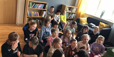 Powiększ grafikę: Zajęcia w bibliotece