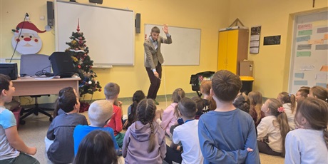 Powiększ grafikę: Magik w naszej szkole