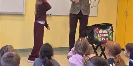 Powiększ grafikę: Magik w naszej szkole