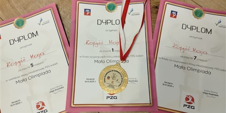 Powiększ grafikę: Dyplomy uczennicy