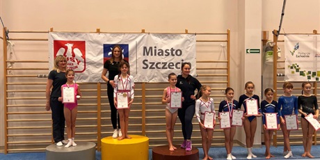 Powiększ grafikę: Uczennica podczas zawodów.