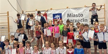 Powiększ grafikę: Uczennica podczas zawodów.