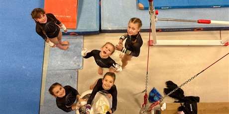 Powiększ grafikę: Uczennica podczas zawodów.