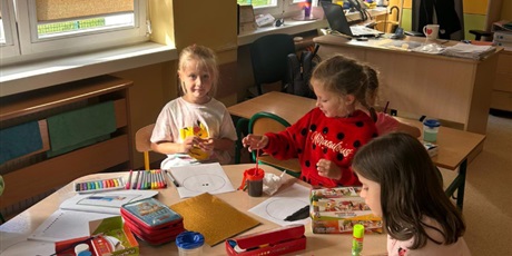 Powiększ grafikę: Międzynarodowy Dzień Kropki w zerówce