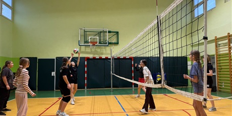 Powiększ grafikę: Dziewczyny podczas turnieju