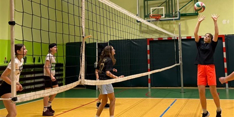 Powiększ grafikę: Dziewczyny podczas turnieju