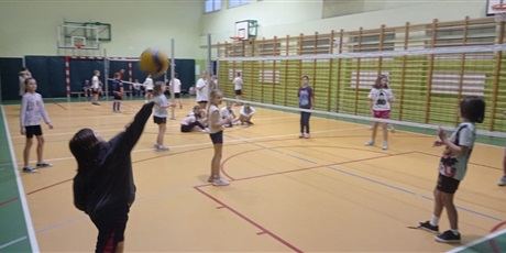 Powiększ grafikę: Turniej sportowy w klasach 4