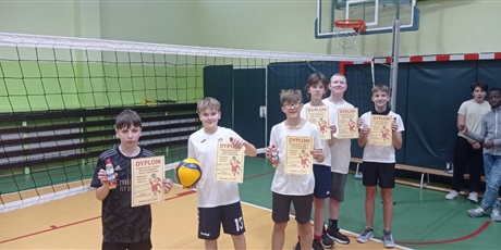 Powiększ grafikę: Turniej sportowy w klasach 7