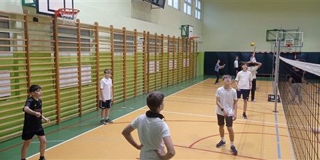 Powiększ grafikę: Turniej sportowy w klasach 7