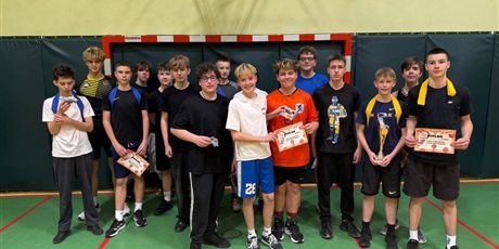 Powiększ grafikę: Turniej sportowy w klasach ósmych.